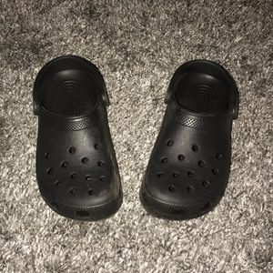 Black crocs